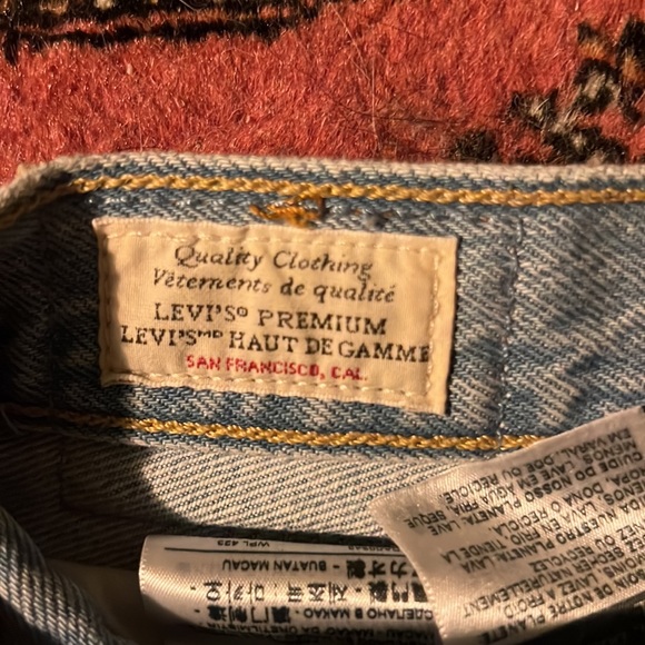 Cute, high waist denim levi shorts✨ - Picture 3 of 3